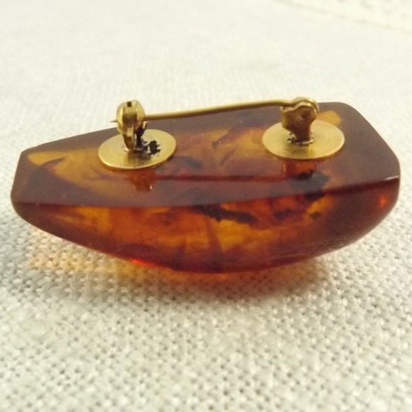 One-of-a-Kind Vintage Amber Brooch with Occlusions - Picture 4 of 10